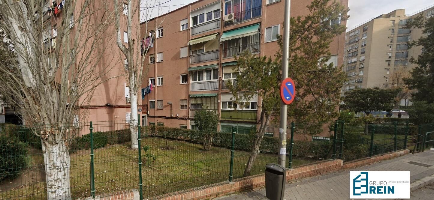 Exterior view of Premises for sale in  Madrid Capital  with Furnished