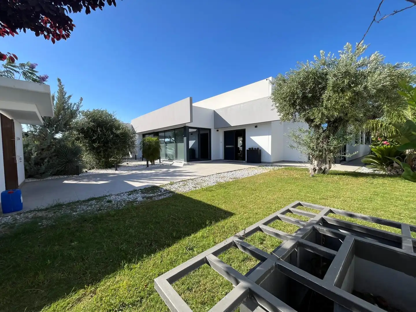 Exterior view of Houses for sale in Palomares del Río  with Air Conditioner, Private garden and Swimming Pool