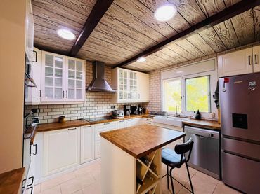 House with pool for sale in Olivella