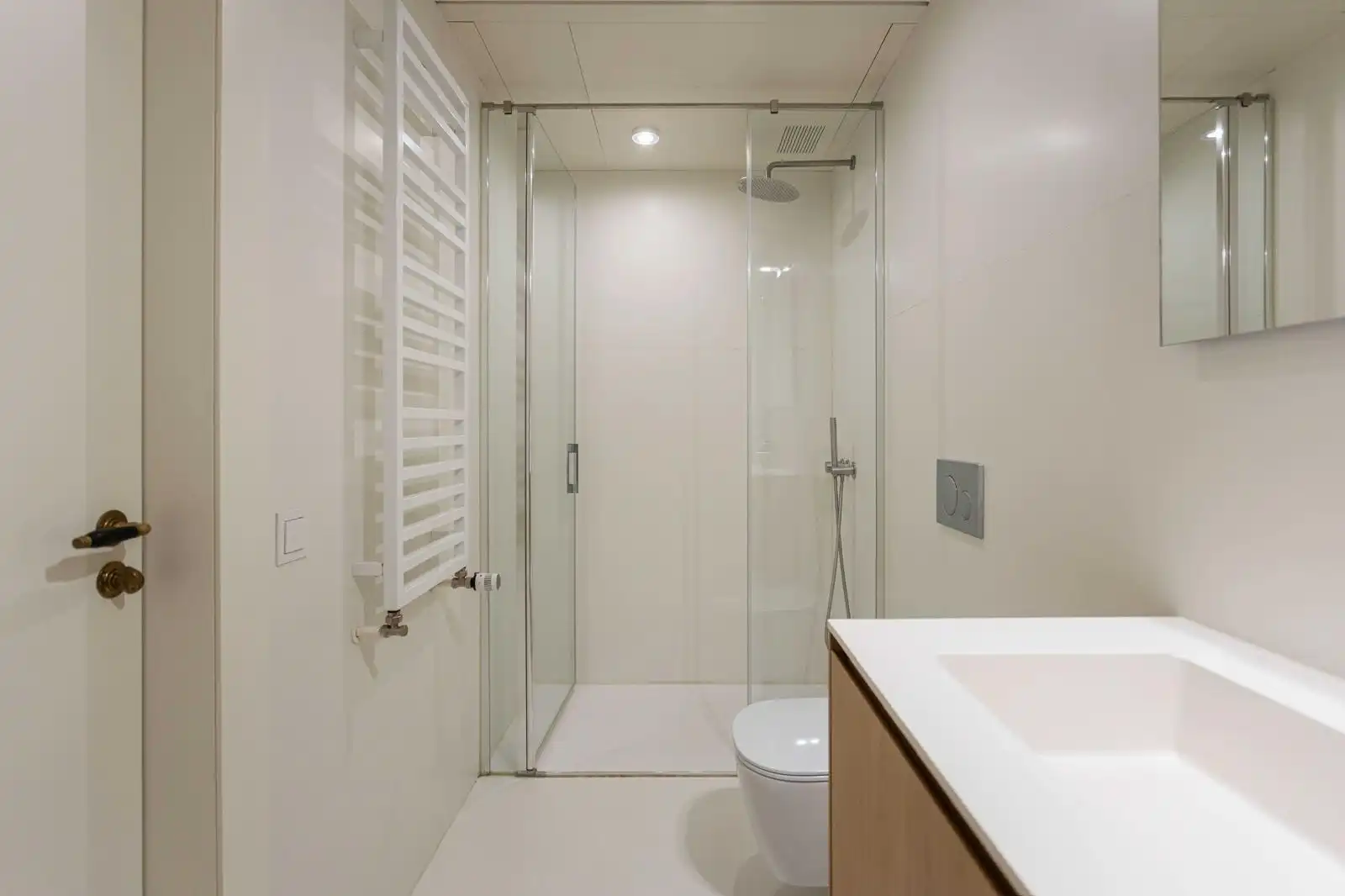 Badezimmer von Wohnung zur Miete in Barcelona mit Klimaanlage, Heizung und Terrasse