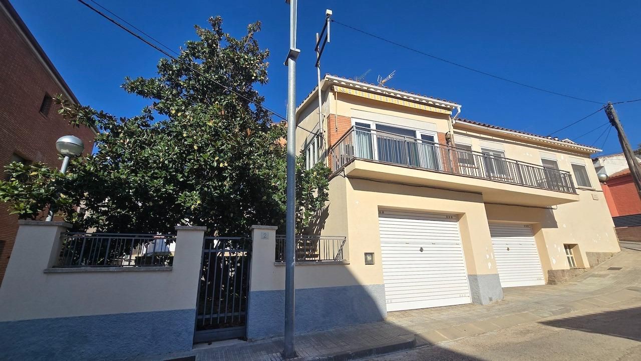 Vista exterior de Casa o xalet en venda en Sant Feliu de Codines amb Terrassa