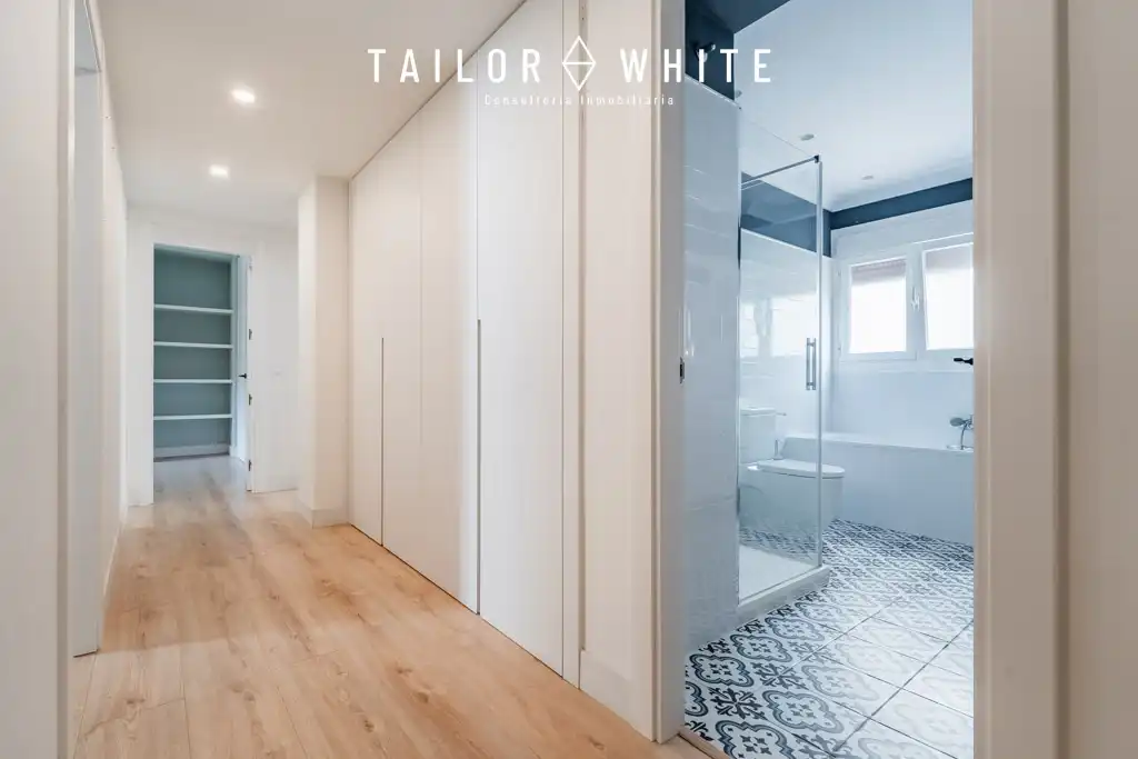 Badezimmer von Wohnung zur Miete in Madrid mit Klimaanlage, Heizung und Ofen