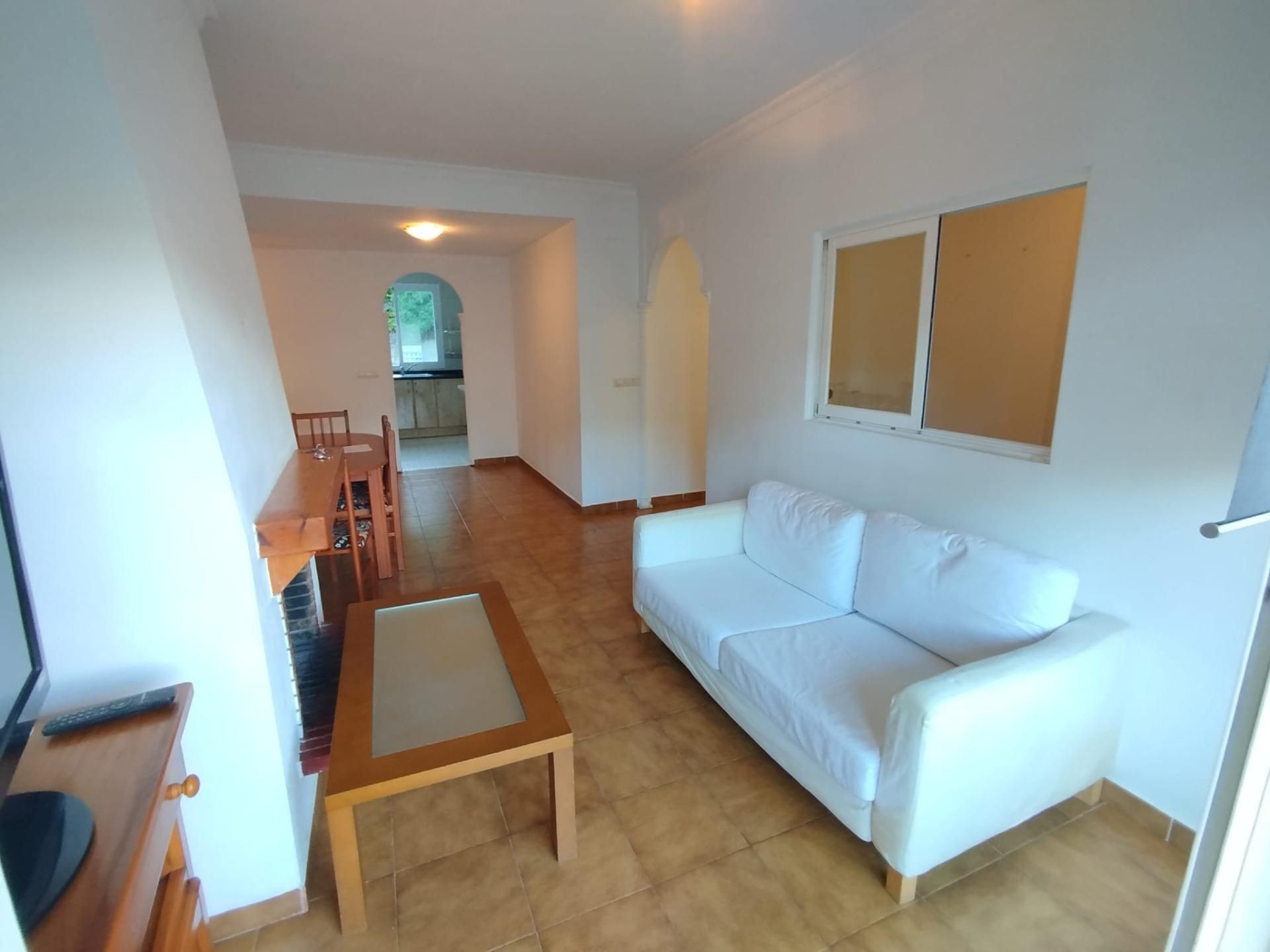 Sala d'estar de Pis de lloguer en Mijas amb Jardí privat, Terrassa i Traster