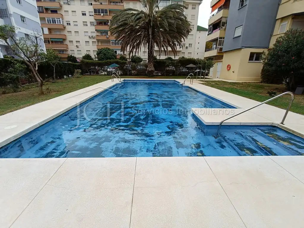 Piscina de Piso en venta en Fuengirola con Piscina, Horno y Lavadora