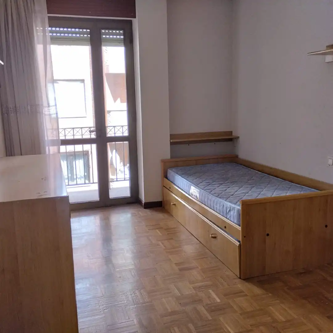 Habitación de Piso en venta en La Bañeza  con Calefacción y Amueblado