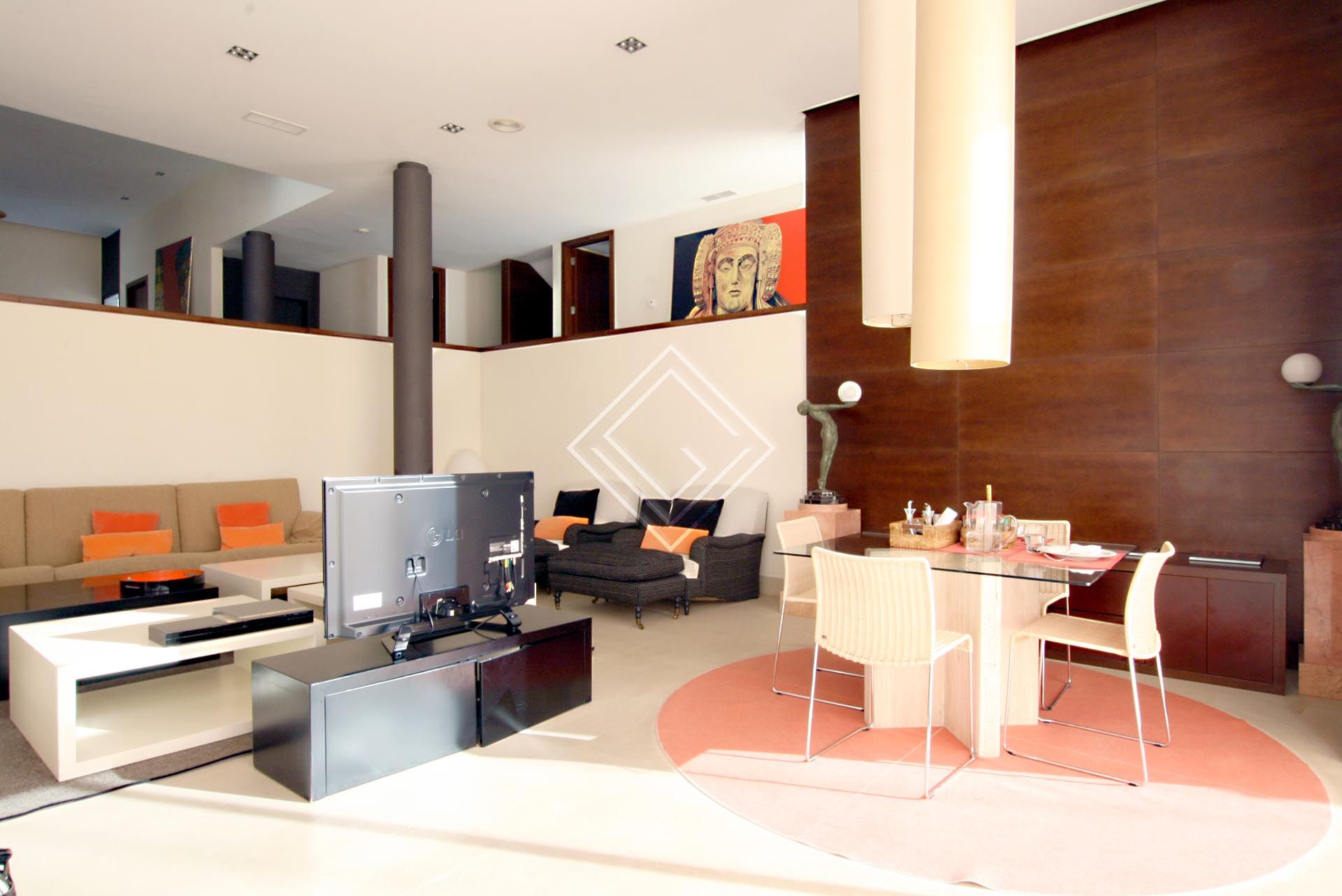 Sala d'estar de Casa o xalet en venda en  Madrid Capital amb Aire condicionat, Calefacció i Jardí privat
