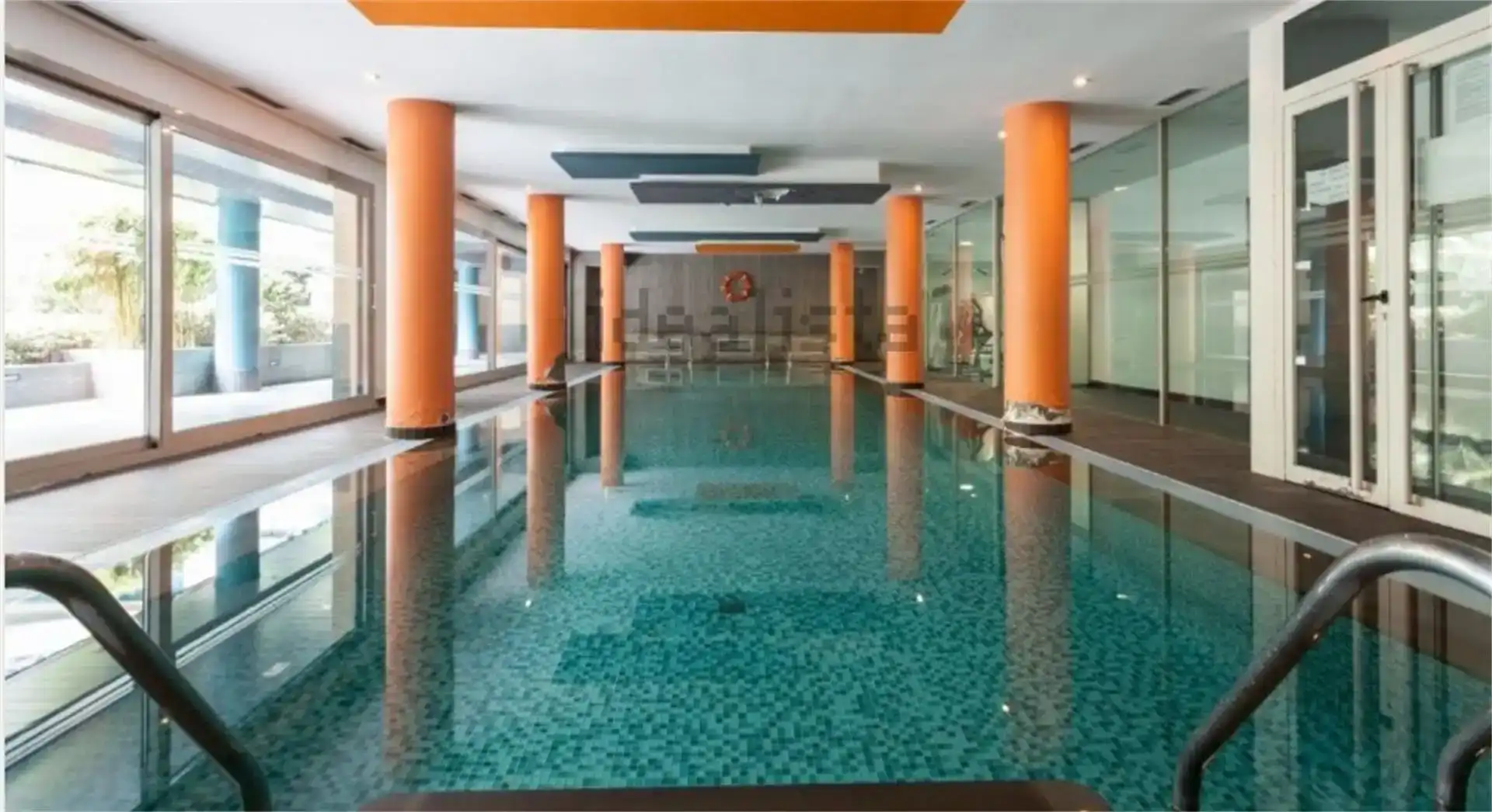 Schwimmbecken von Wohnung zur Miete in  Madrid Capital mit Klimaanlage und Schwimmbad