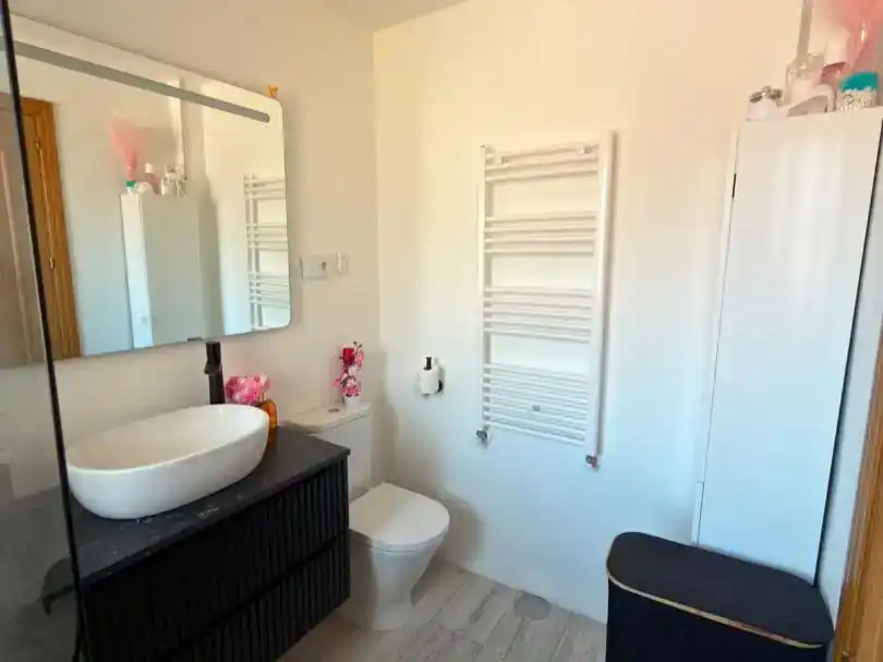 Baño de Piso en venta en Parla con Aire acondicionado, Piscina y Balcón