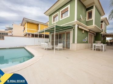 Detached house with pool for sale in Playa de San Juan - El Cabo de las Huertas
