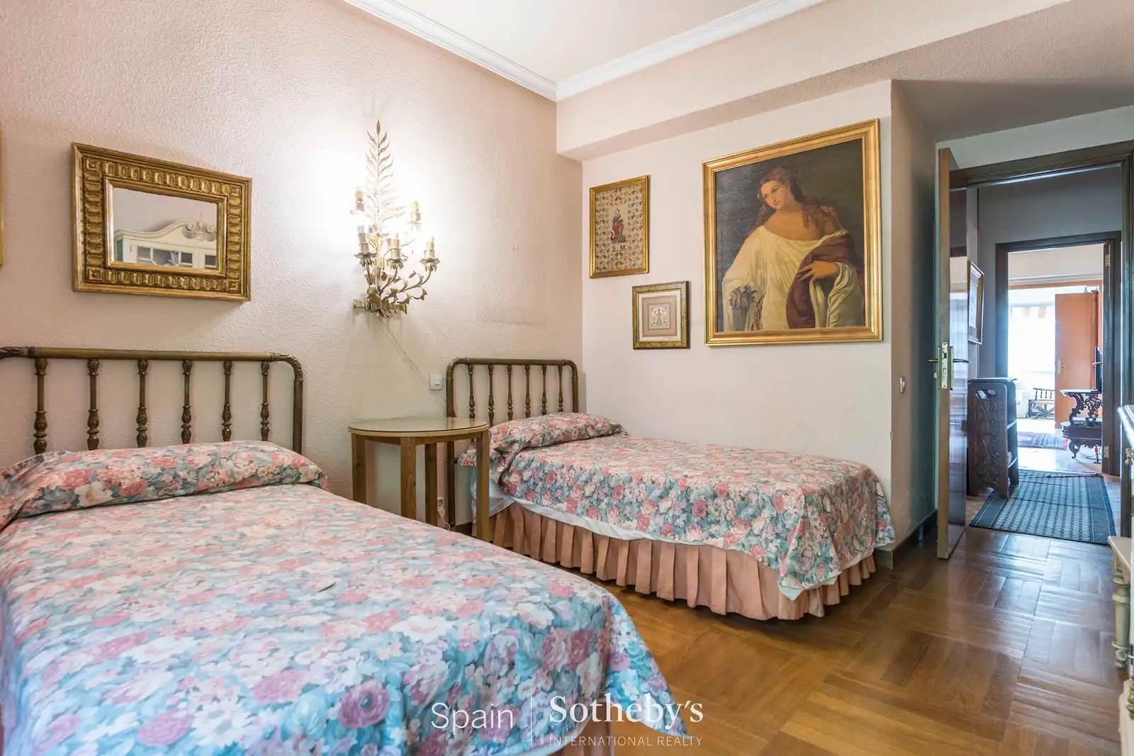 Habitación de Apartamento en venta en Madrid con Aire acondicionado, Calefacción y Jardín privado
