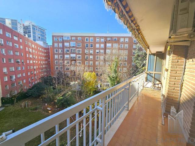 Piso en Venta en De Domenico Scarlatti en Vallehermoso