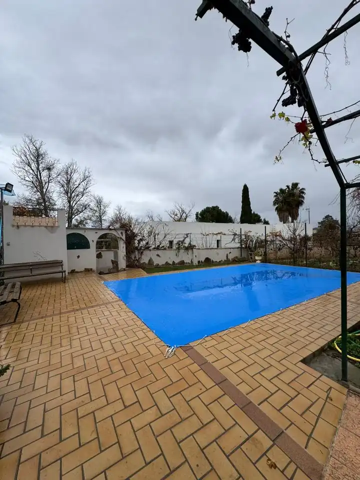 Piscina de Casa o xalet en venda en Cadrete amb Aire condicionat, Calefacció i Jardí privat