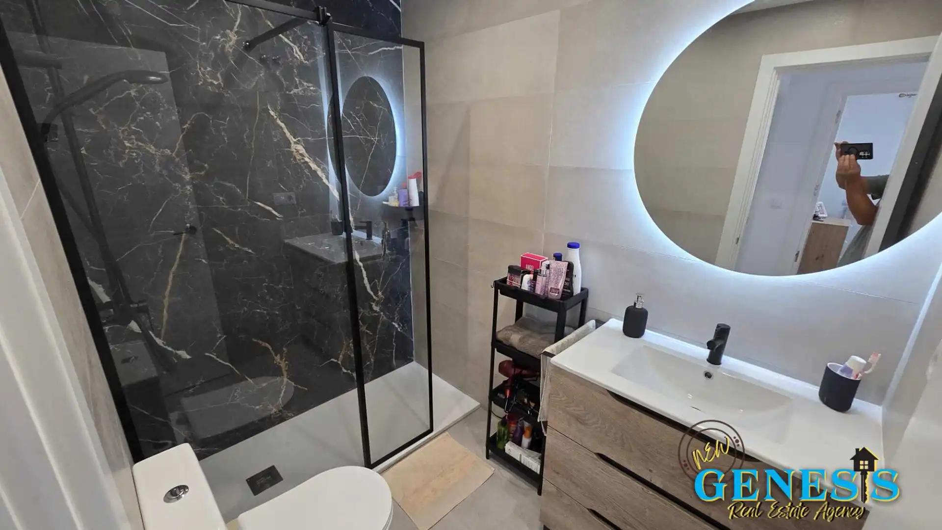 Baño de Apartamento en venta en Torrevieja con Aire acondicionado, Amueblado y Horno