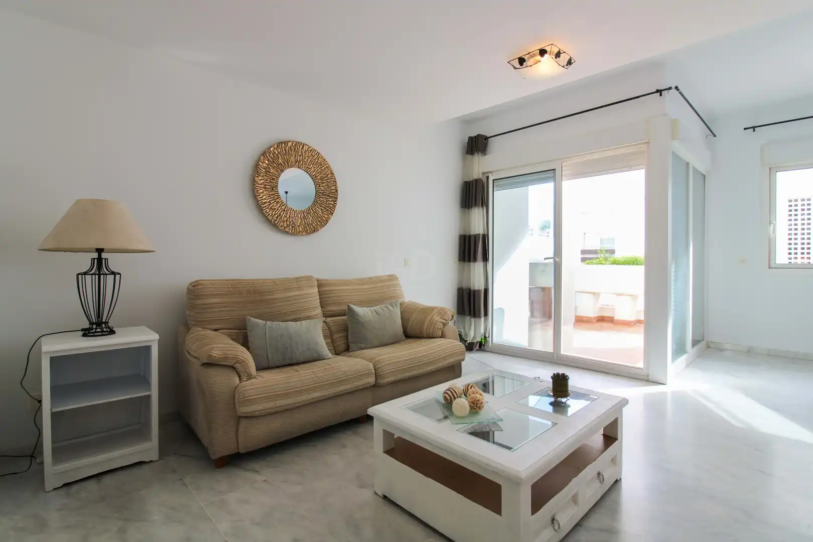 Living room of Flat for sale in Estepona  with Air Conditioner, Heating and Terrace
