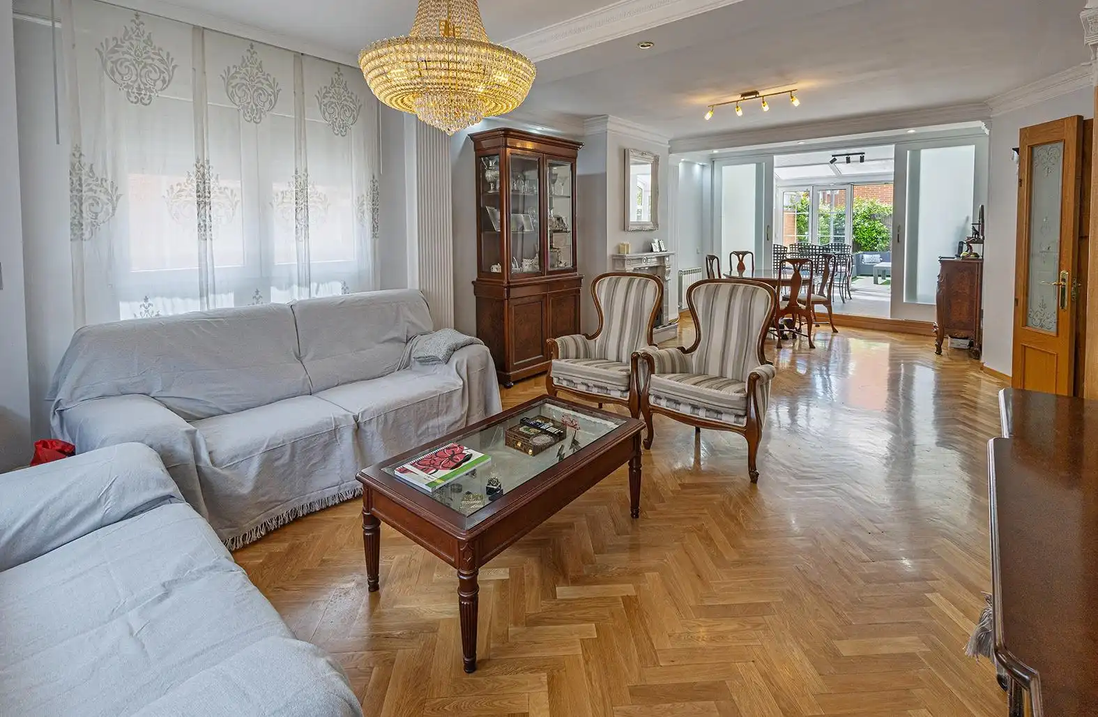 Sala d'estar de Casa o xalet en venda en Valladolid amb Calefacció, Jardí privat i Parquet