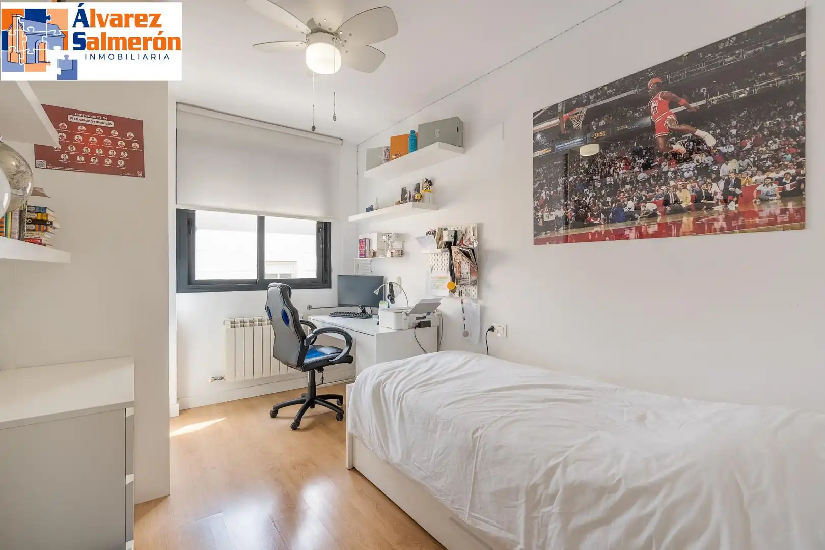 Schlafzimmer von Einfamilien-Reihenhaus zum Verkauf in Granada mit Privatgarten und Balkon