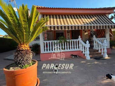 Casa amb piscina en venda a Almodóvar del Río