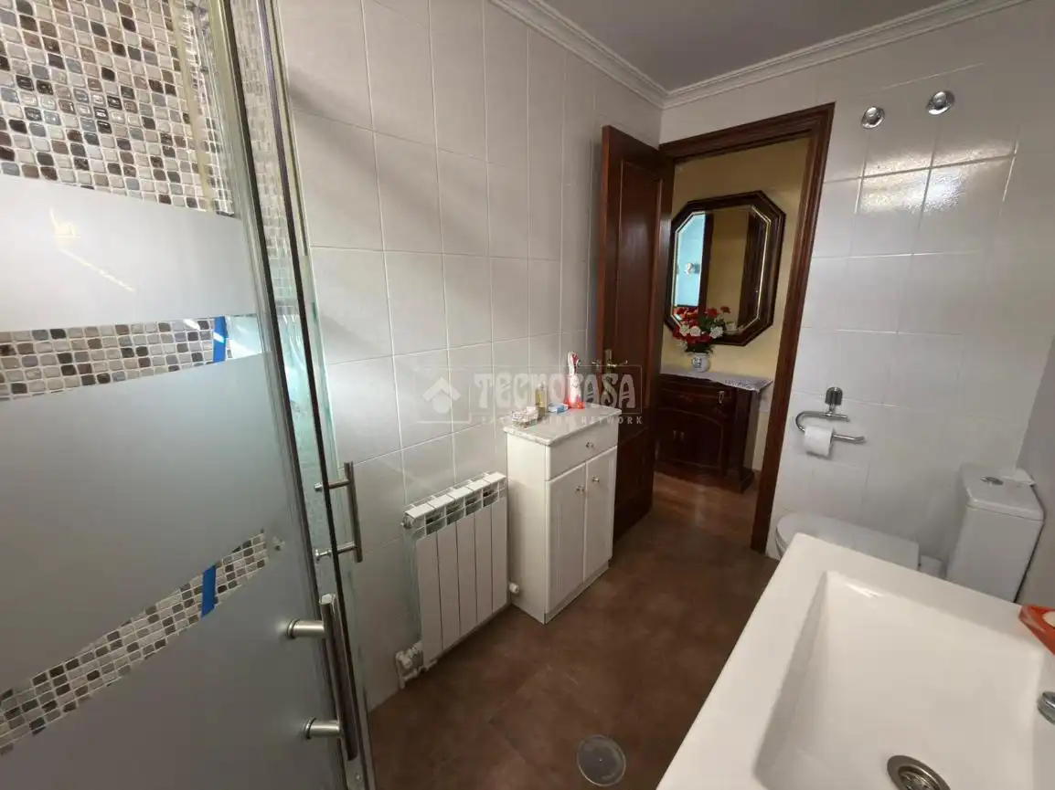Bathroom of Flat for sale in León Capital   with Heating and Parquet flooring