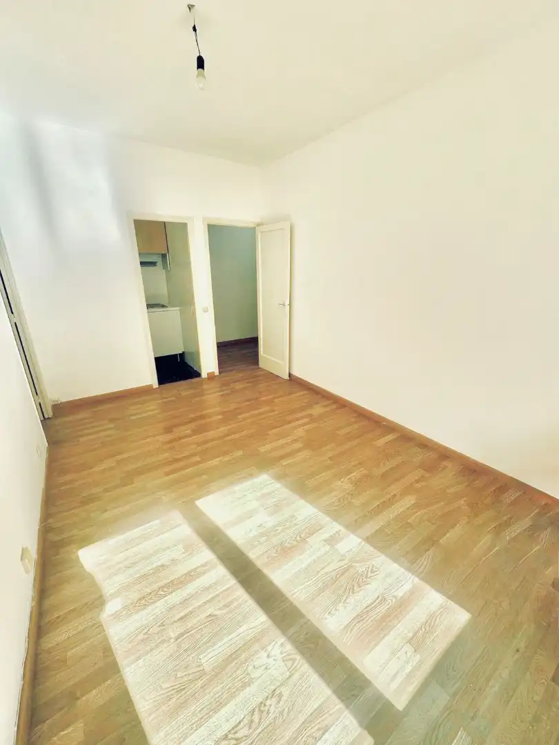 Habitación de Piso de alquiler en  Barcelona Capital con Aire acondicionado y Balcón