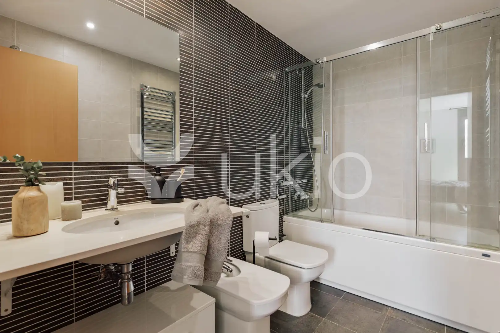 Baño de Apartamento de alquiler en Barcelona con Aire acondicionado, Calefacción y Amueblado