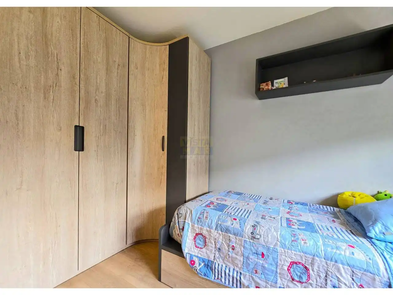 Habitación de Casa adosada en venta en Vilanova i la Geltrú con Aire acondicionado, Calefacción y Jardín privado