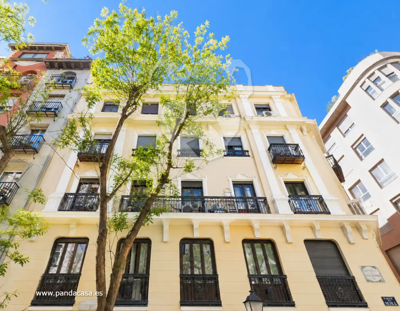 Außenansicht von Dachboden zur Miete in Madrid mit Klimaanlage, Heizung und Parkett