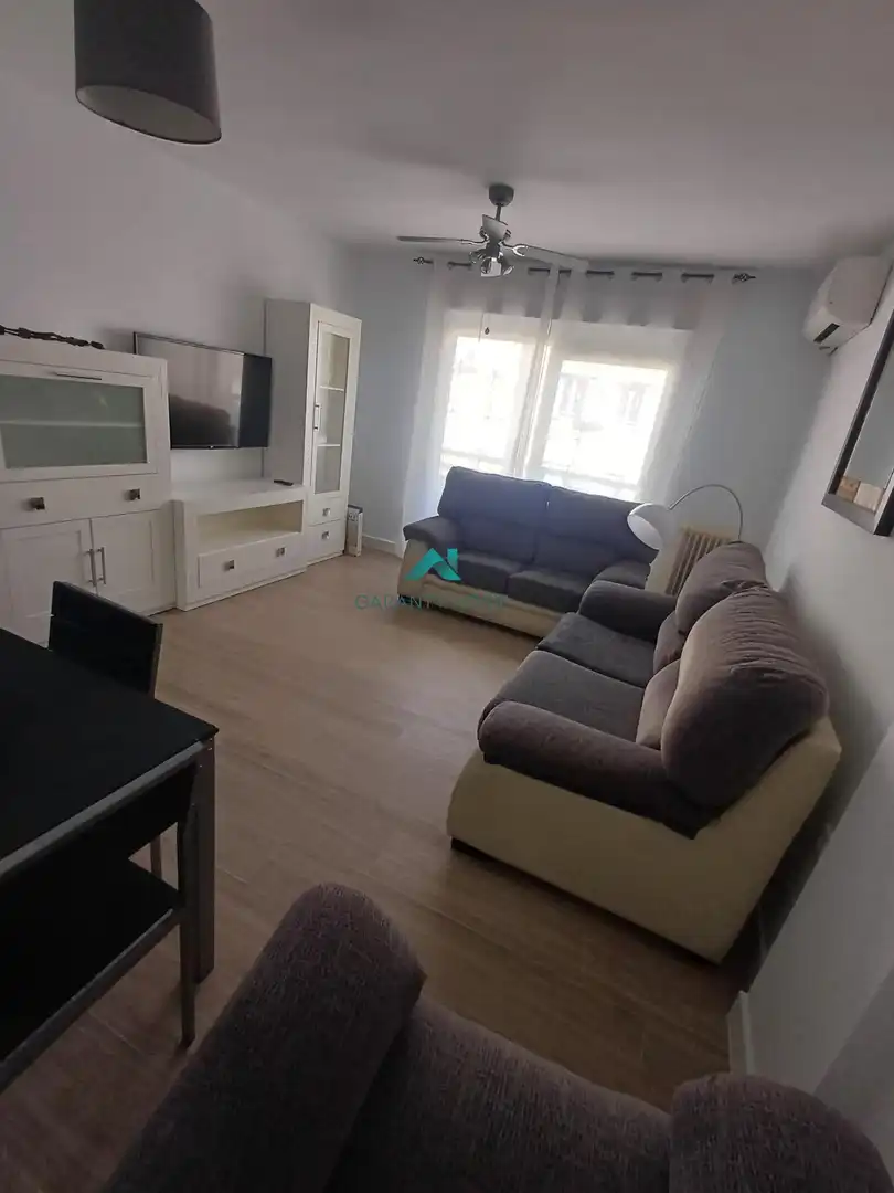 Sala d'estar de Pis de lloguer en Jaén amb Terrassa, Moblat i Balcó