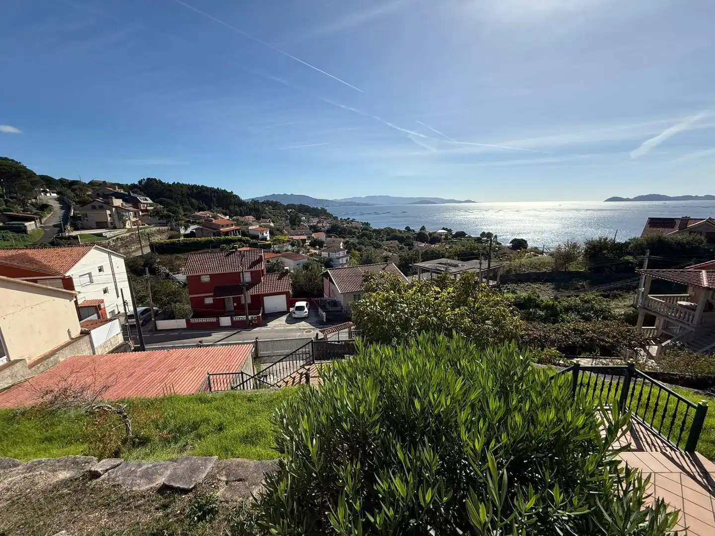 Vista exterior de Casa o xalet en venda en Cangas  amb Calefacció, Jardí privat i Terrassa