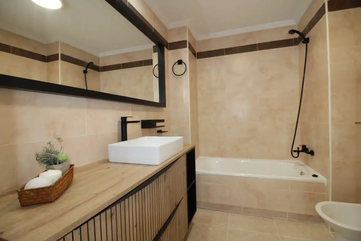 Badezimmer von Wohnung zum Verkauf in Villajoyosa / La Vila Joiosa mit Klimaanlage, Terrasse und Abstellraum