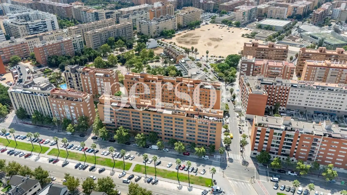 Vista exterior de Ático en venta en Valencia con Aire acondicionado, Terraza y Trastero