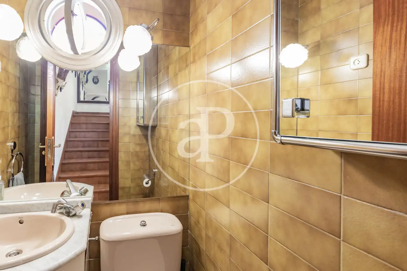 Baño de Casa adosada en venta en Madrid con Aire acondicionado, Calefacción y Jardín privado