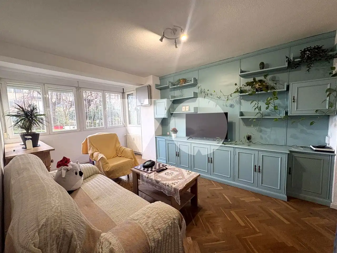Living room of Ground floor for sale in  Madrid Capital  with Air Conditioner, Heating and Parquet flooring