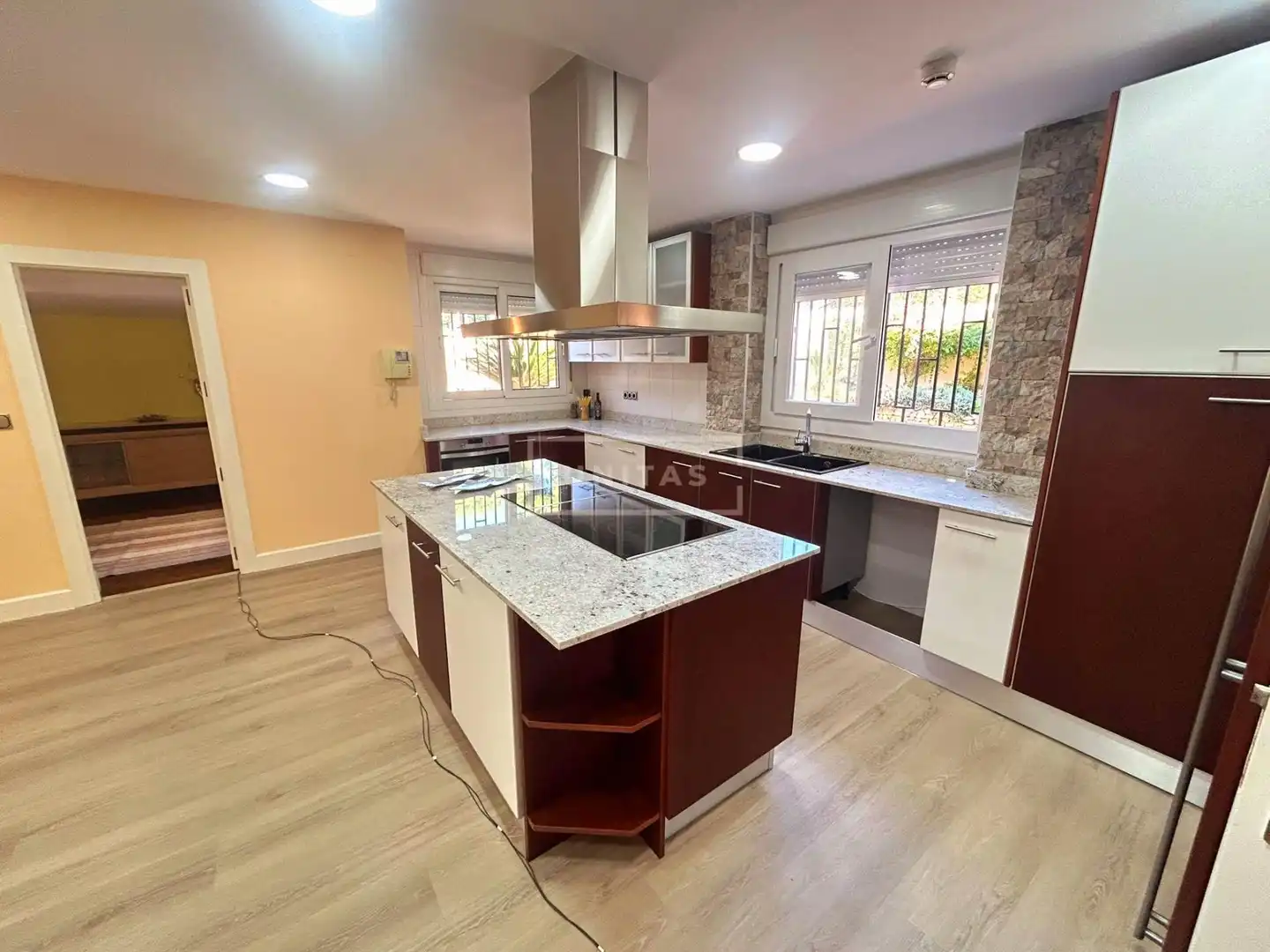 Cuina de Casa o xalet en venda en Alicante / Alacant amb Aire condicionat, Jardí privat i Terrassa