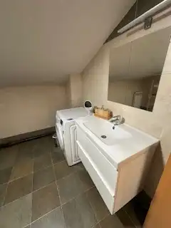 Baño de Apartamento en venta en León Capital  con Calefacción, Parquet y Trastero