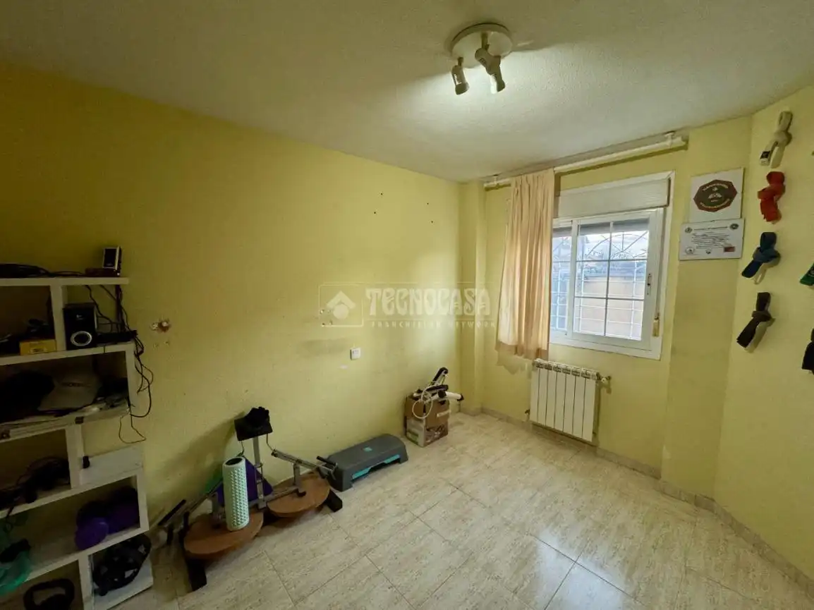 Habitación de Casa adosada en venta en Villanueva de la Torre con Aire acondicionado