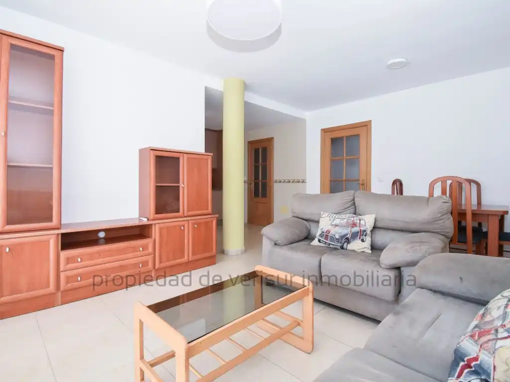 Sala d'estar de Apartament de lloguer en Águilas amb Terrassa, Piscina i Moblat