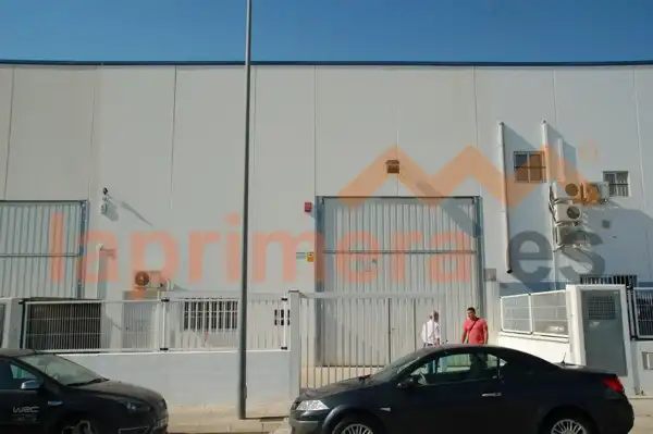 Nau industrial de lloguer a La Conarda
