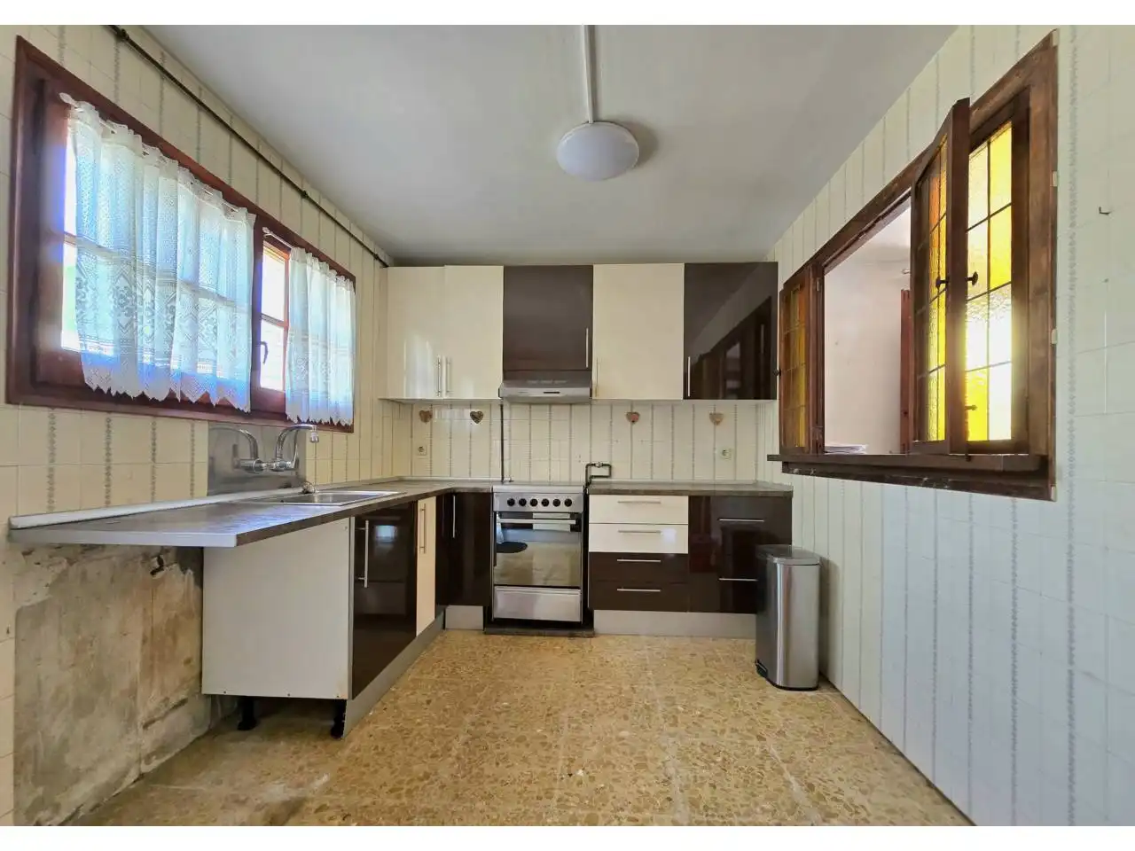 Cuina de Casa o xalet en venda en Vilanova i la Geltrú amb Jardí privat i Terrassa