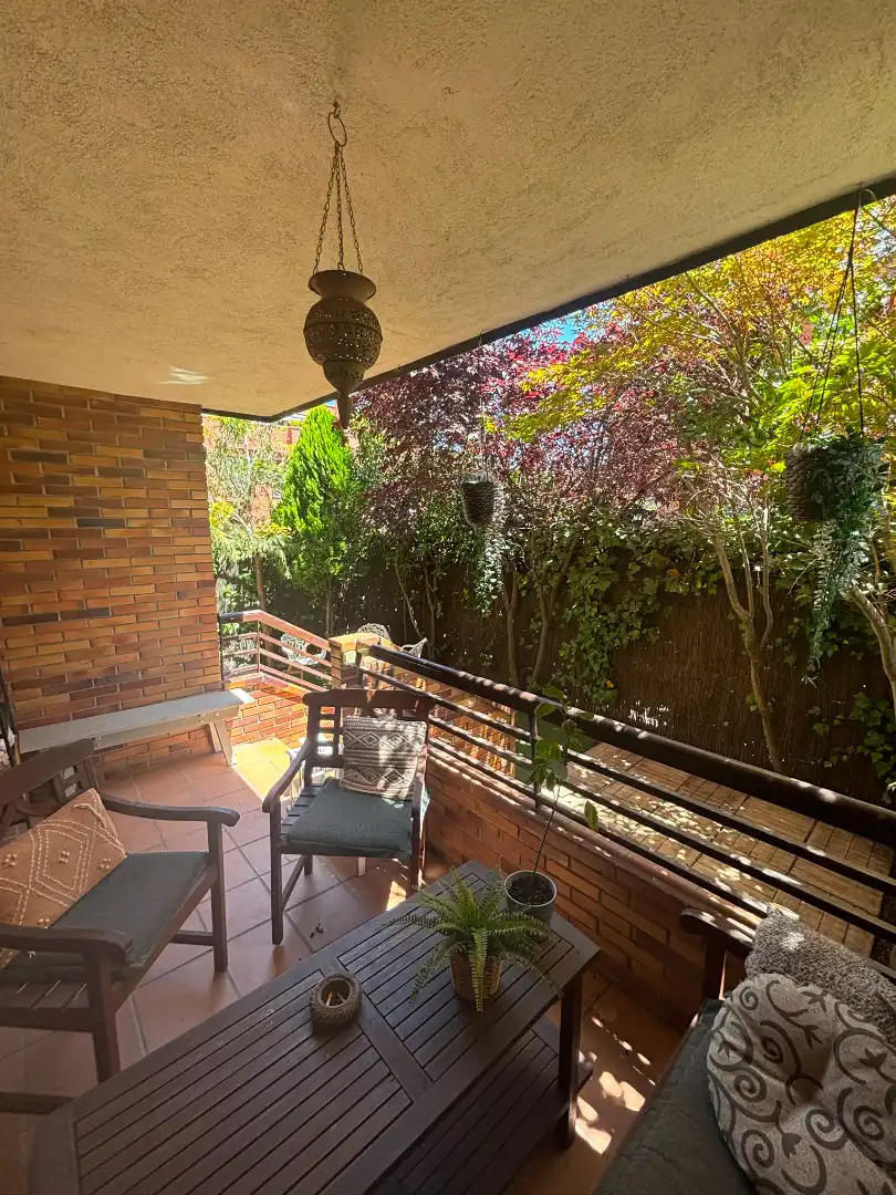 Terraza de Planta baja en venta en Las Rozas de Madrid con Calefacción, Trastero y Piscina comunitaria