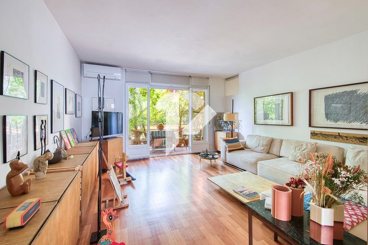 Living room of Flat for sale in  Barcelona Capital  with Heating, Private garden and Terrace