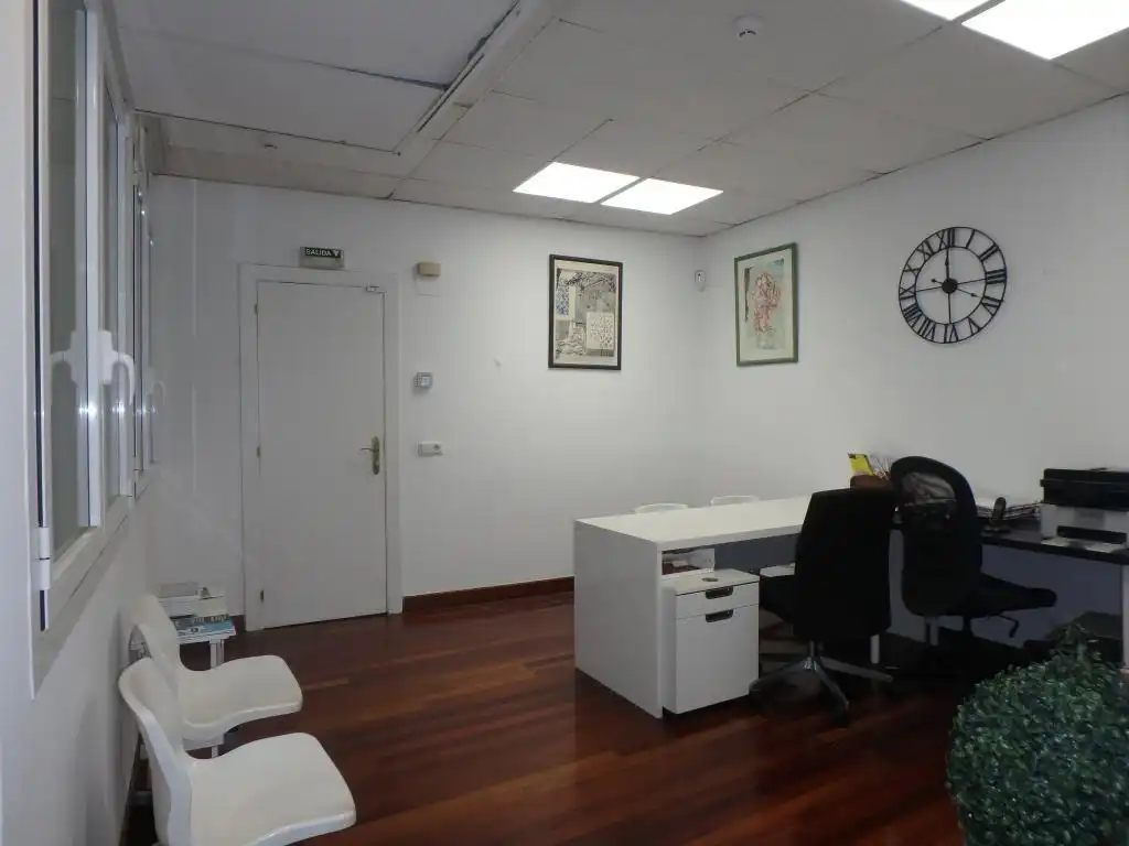 Office space with lift for sale in Casco Antiguo, imagen 5