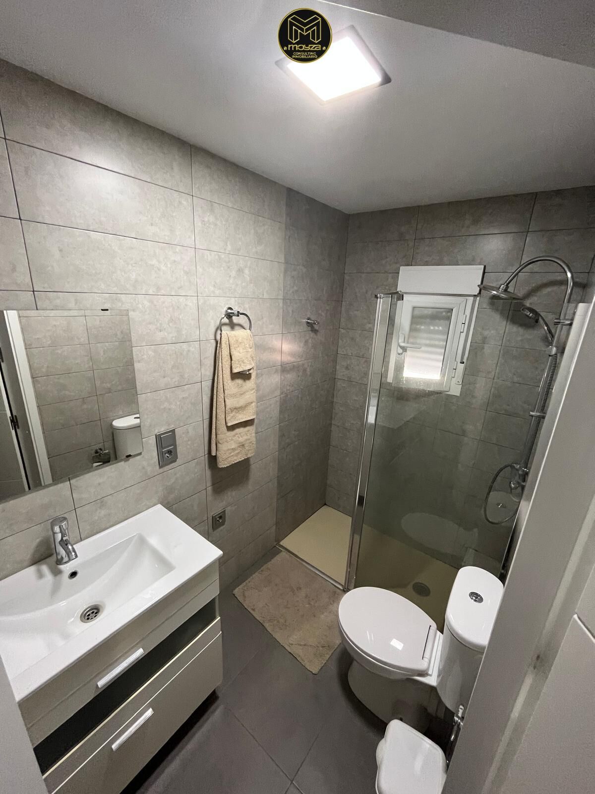 Bathroom of Flat for sale in  Jaén Capital  with Air Conditioner, Terrace and Furnished