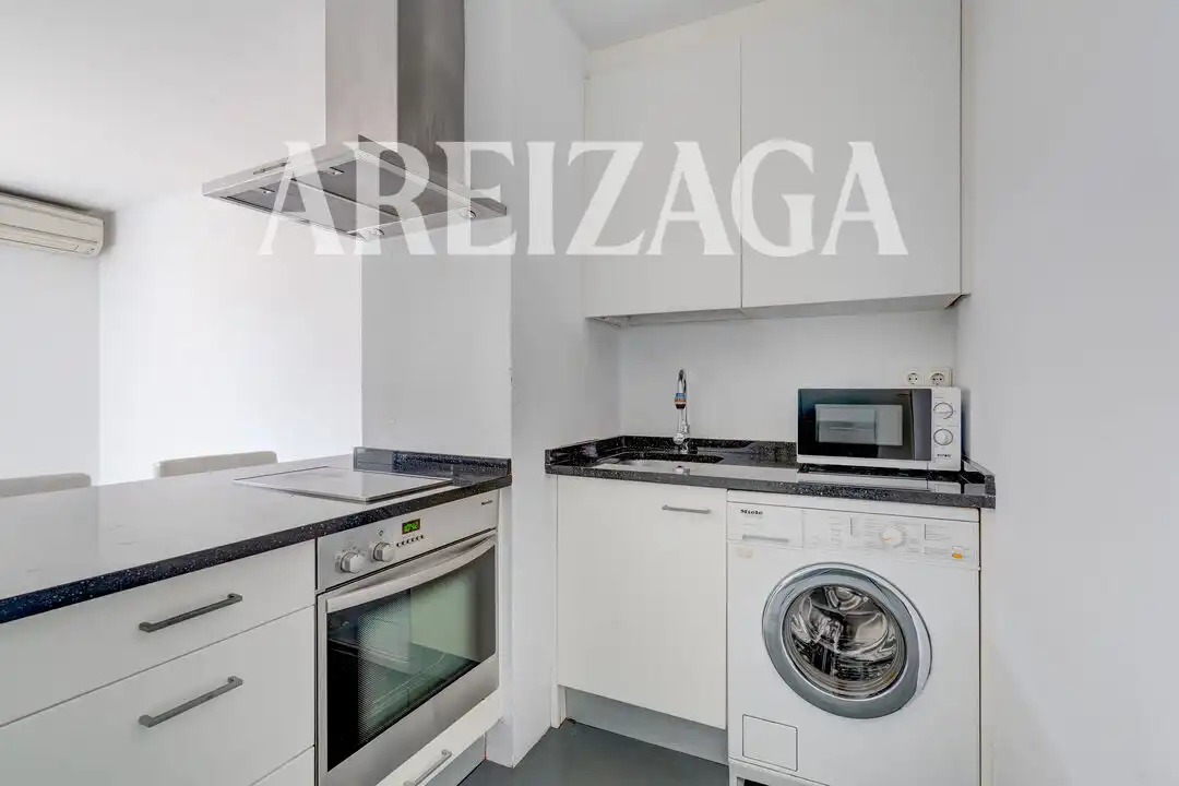 Cuina de Pis en venda en Donostia - San Sebastián  amb Aire condicionat, Calefacció i Terrassa