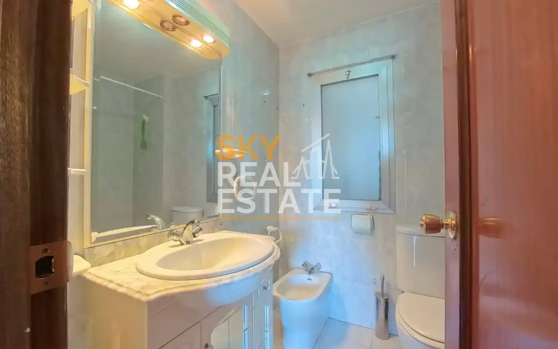 Bathroom of Flat for sale in Fuenlabrada  with Air Conditioner, Furnished and Balcony