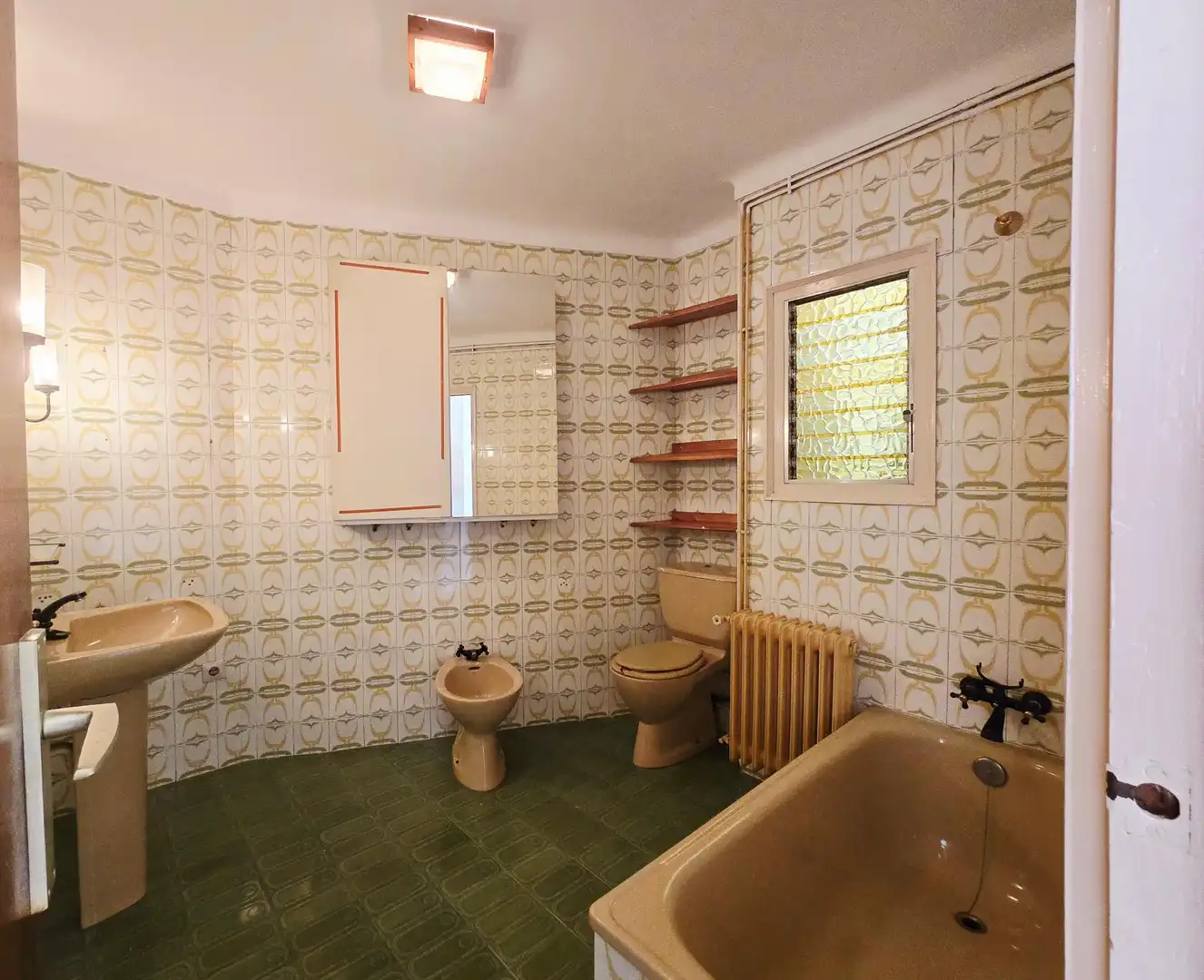 Baño de Ático en venta en Terrassa con Calefacción, Terraza y Alarma