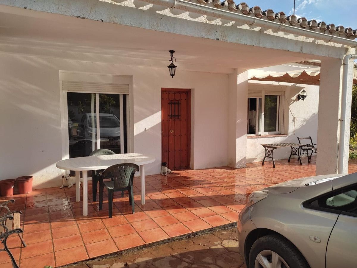 Exterior view of House or chalet for sale in Estepona  with Air Conditioner, Heating and Private garden