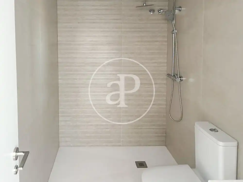 Bany de Pis en venda en Valencia amb Aire condicionat i Calefacció