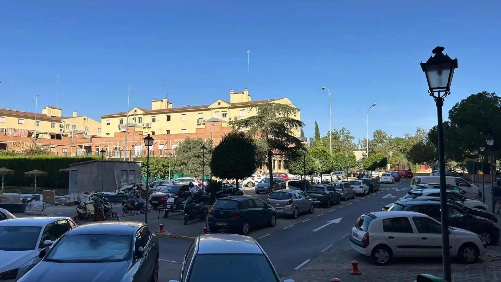 Aparcament de Pis de lloguer en Sevilla amb Aire condicionat, Calefacció i Terrassa