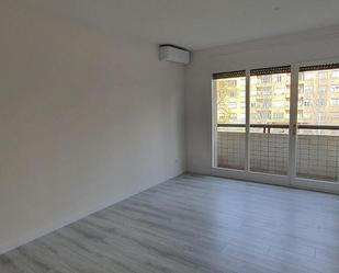 Schlafzimmer von Wohnung zum verkauf in  Barcelona Capital mit Klimaanlage und Balkon