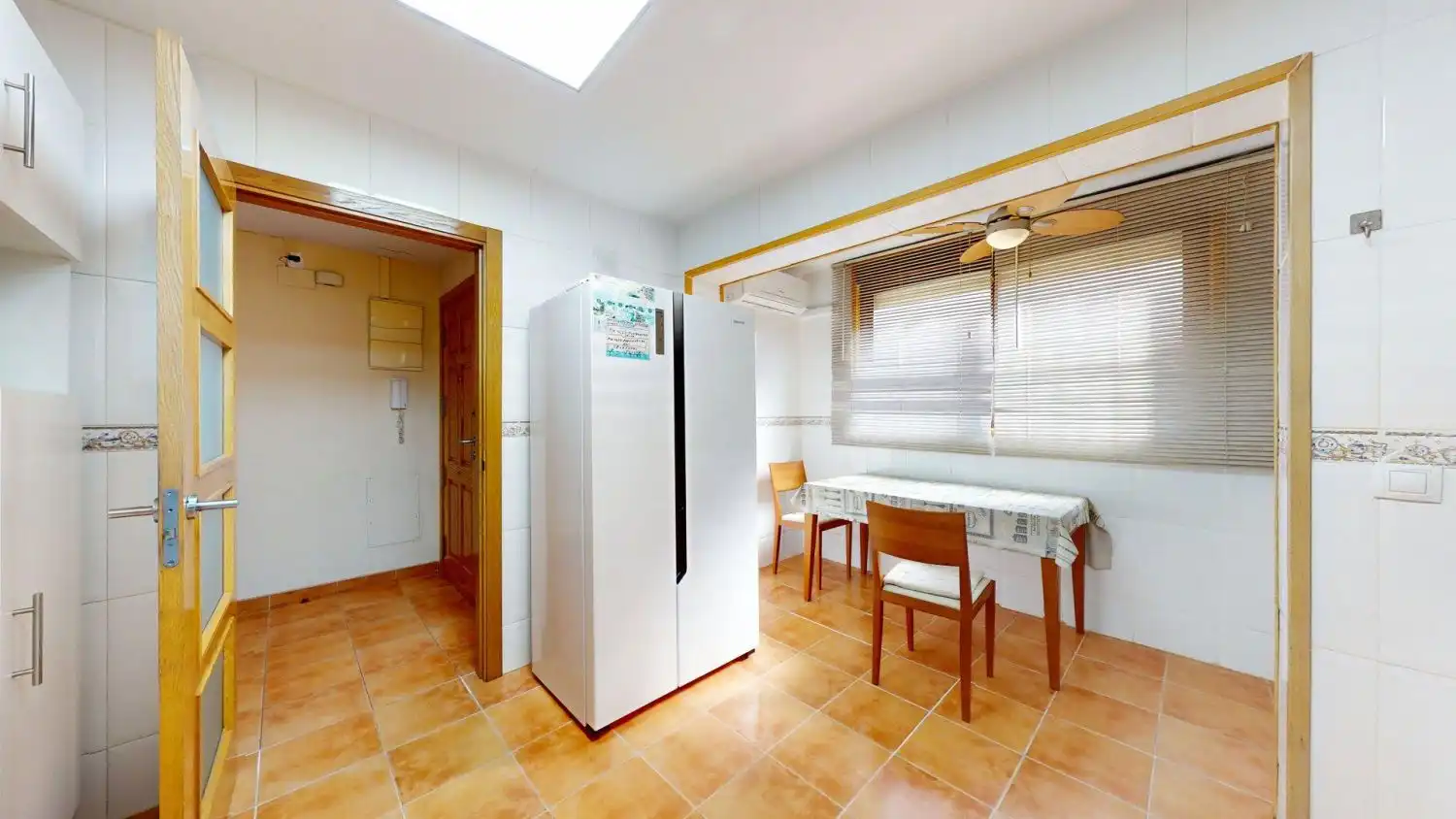 Cuina de Casa o xalet en venda en Sant Joan d'Alacant amb Aire condicionat, Calefacció i Jardí privat